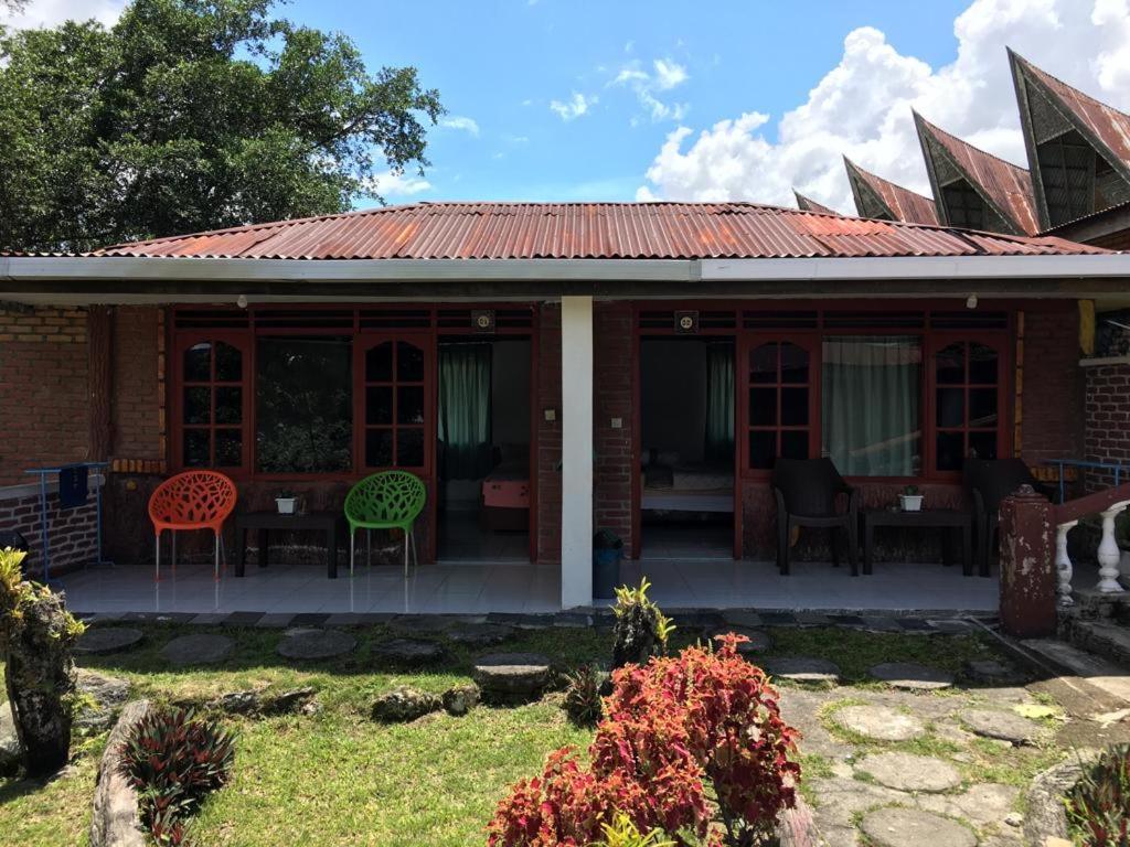 Hisar Guest House Tuk Tuk Esterno foto